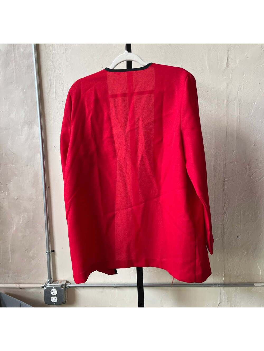 Red Blazer (L) - Picture 5 of 5